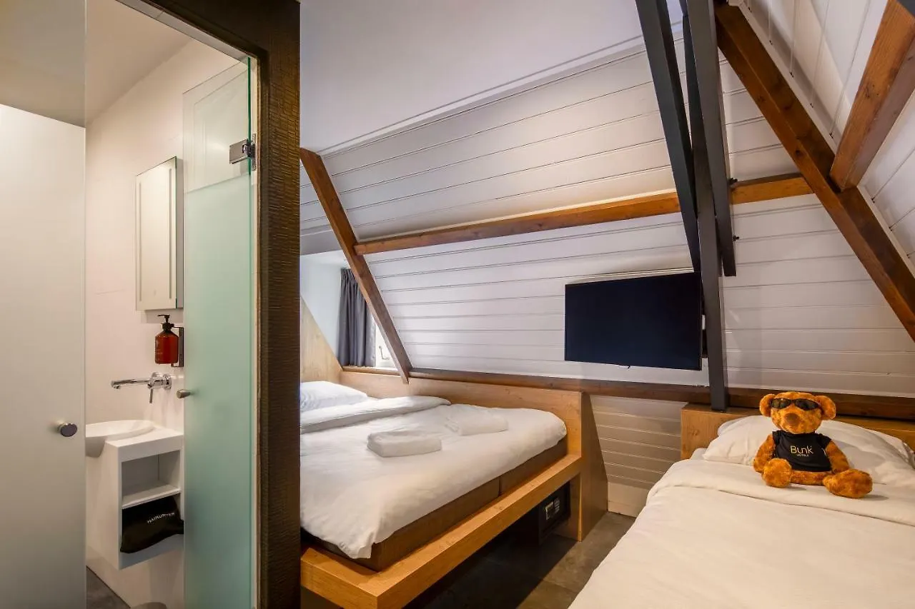 Bunk Hotel Utrecht 3*,