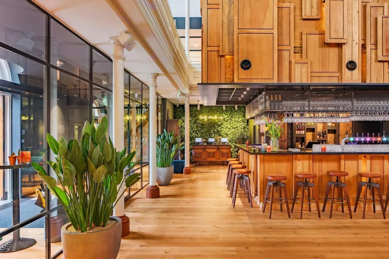 Bunk Hotel Utrecht 3*,